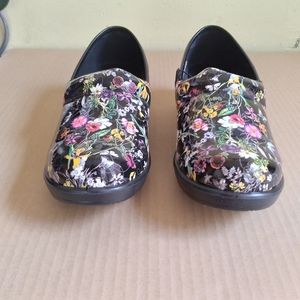 Spring Step Nurse Floral Women Shoes Sz 9.5 Gently Used